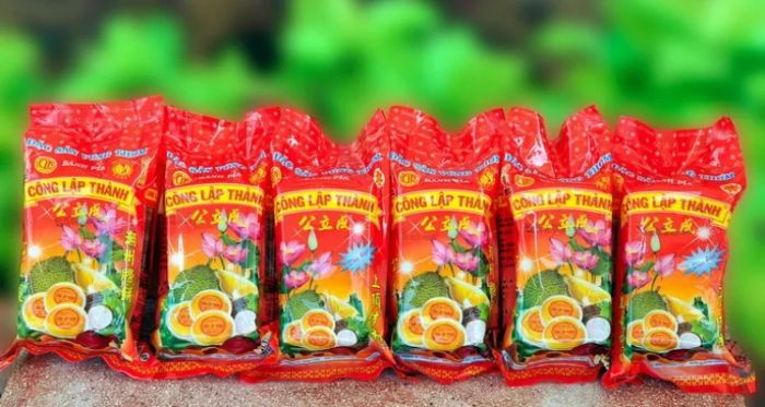 Bánh pía Công Thành Lập ảnh 2 - Bộ sưu tập bánh pía đa dạng trong bao bì sang trọng, từ hộp giấy truyền thống đến thiết kế hiện đại phù hợp làm quà biếu.