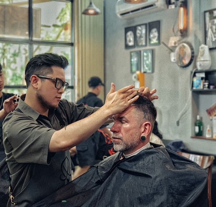 Không gian ấn tượng tại KyLee Barber Shop