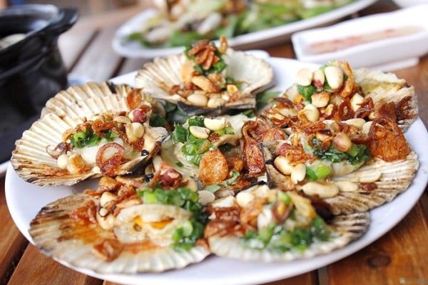 Nhà Hàng Hải Sản Tiến Linh - Hình ảnh minh họa về không gian ẩm thực sang trọng và tươi ngon