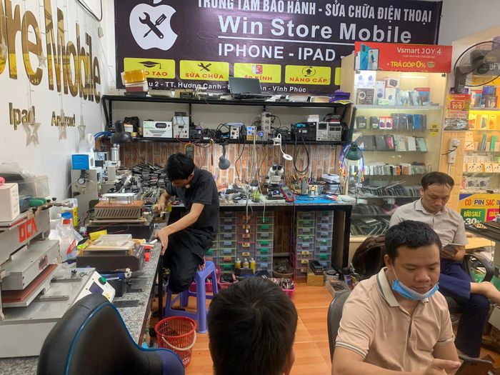 Không gian làm việc chuyên nghiệp tại Win Store Mobile