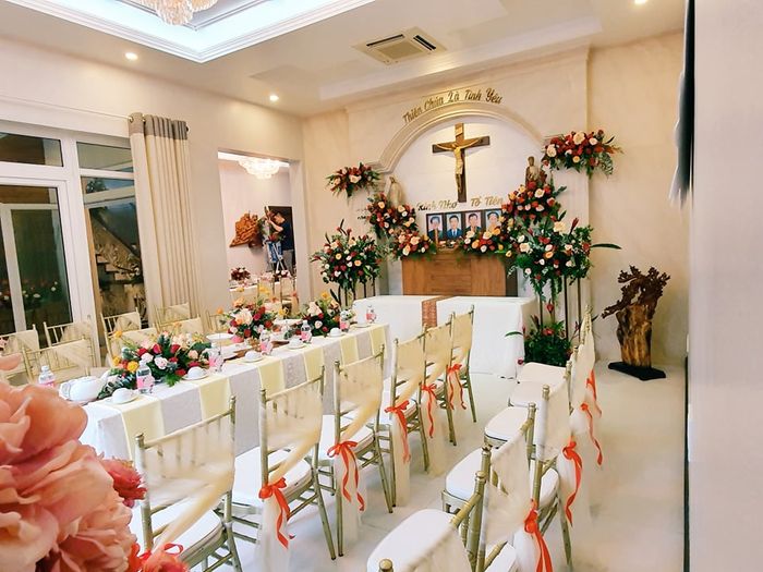 Không gian tiệc cưới lộng lẫy được thiết kế bởi Hiếu Nguyễn Wedding