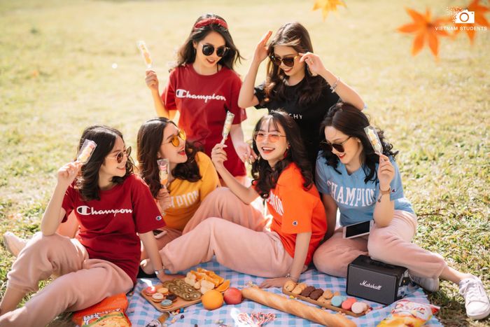 Vietnam Students - Khoảnh khắc kỷ yếu đáng nhớ ảnh 1