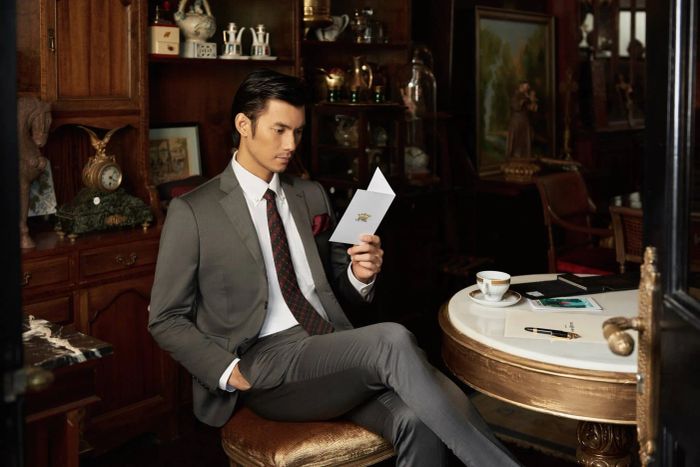 Hình ảnh nghệ nhân may đo tại Nhà may Cao Minh