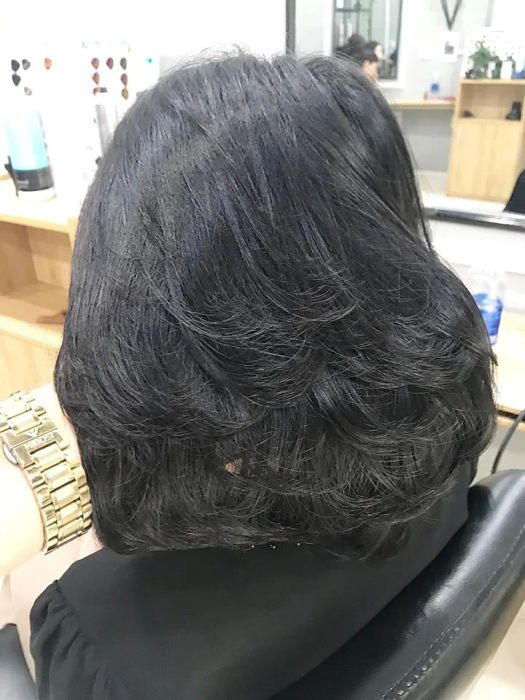 Hình ảnh thực tế về phong cách phục vụ chuyên nghiệp tại Hair Salon Hoàng Lợi