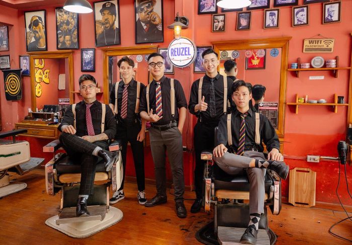 Nghệ thuật cắt tóc điêu luyện tại Quốc Barber Shop