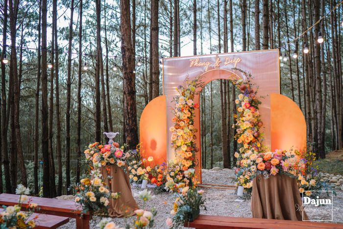 Không gian tiệc cưới lộng lẫy được thiết kế bởi Dajun Wedding