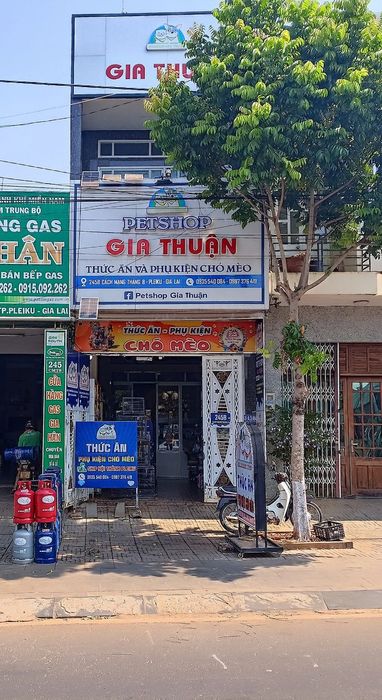 Bộ sưu tập sản phẩm đa dạng tại Petshop Gia Thuận
