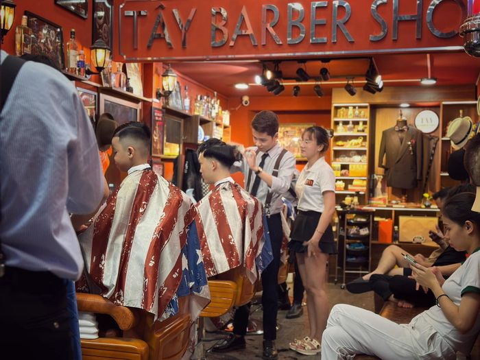 Phong cách đậm chất nam tính tại Tây Barber Shop