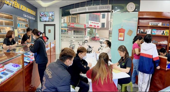 Không gian làm việc chuyên nghiệp tại Nguyễn Kim Mobile