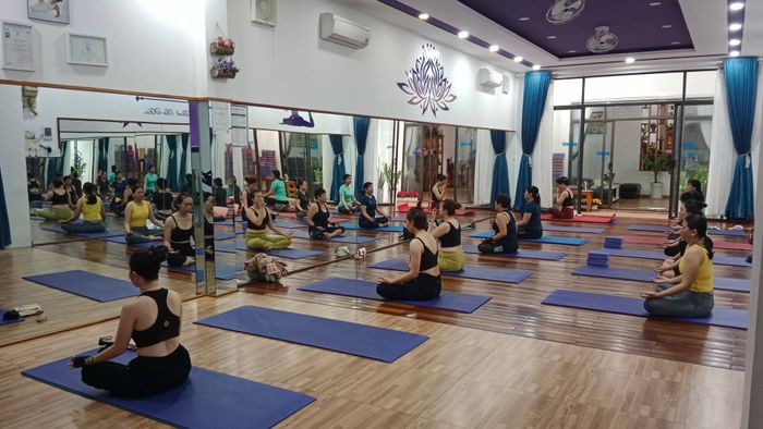 Không gian tập luyện thanh tịnh tại Khỏe Đẹp Yoga