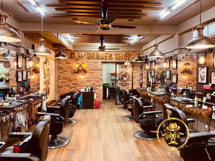 Nghệ thuật tạo kiểu tóc nam tính tại CLip Barber Shop
