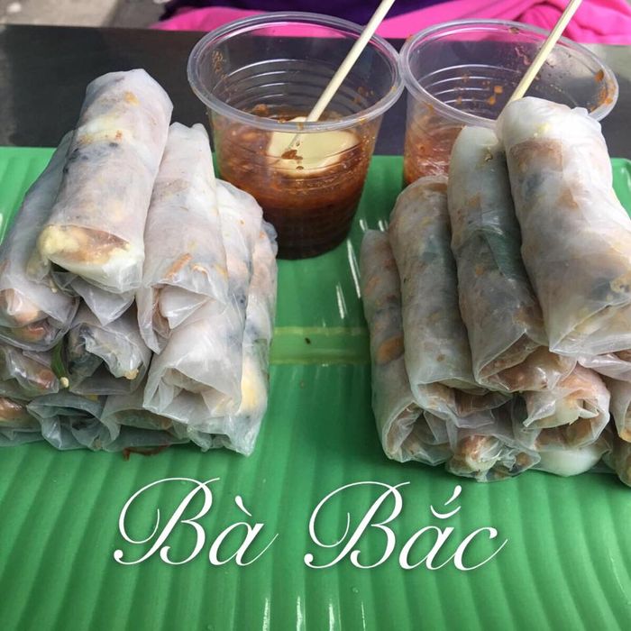 Hình ảnh đầy màu sắc của bánh tráng cuốn Bà Bắc