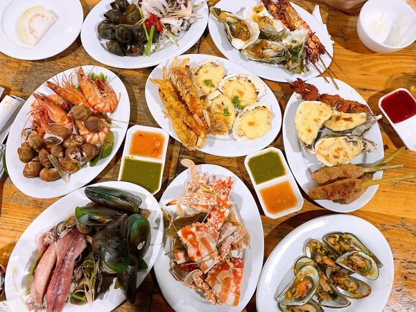 Nhà Hàng Làng Chài - Buffet hải sản hấp dẫn tại biển Hải Tiến, Thanh Hóa