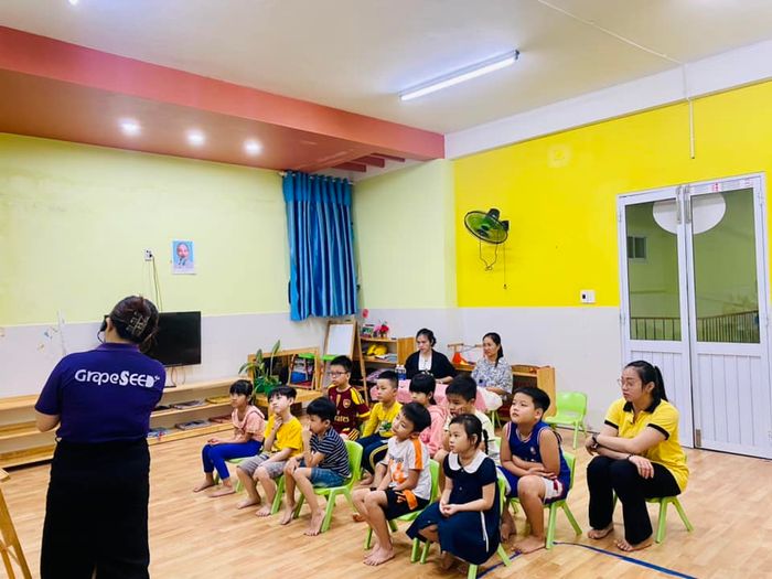 Hình ảnh lớp học tương tác tại Golden Bee English Center
