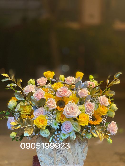 Không gian trưng bày đầy màu sắc tại Gia Hân Florist