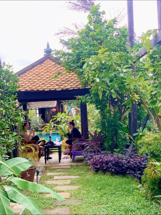 Am Vegetarian & Hideaway - Bức ảnh đầu tiên ghi lại không gian tĩnh lặng, nơi ẩm thực chay hòa quyện cùng thiên nhiên.