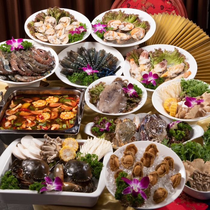 Không gian ấm cúng với nồi lẩu nghi ngút khói tại Lẩu Hồng Kông Ông Sủi