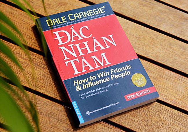 Bìa sách 'Đắc Nhân Tâm' - Thiết kế đơn giản mà sang trọng, như chính triết lý cốt lõi của tác phẩm: chân thành là chìa khóa mở mọi cánh cửa tâm hồn.