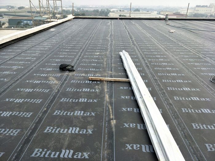 Màng chống thấm Bitumax 1.5mm PE - Ảnh chân thực về chất liệu và cấu trúc sản phẩm