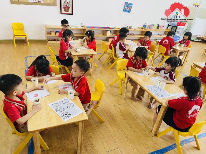 Góc sinh hoạt đầy màu sắc tại Kindy Garden Montessori