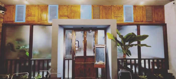 Tháng Năm Coffee & Kitchen - Góc phố Châu Âu đầy quyến rũ