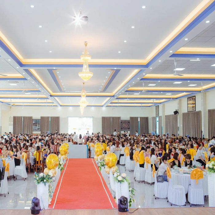Không gian tiệc cưới sang trọng tại Tiệc Cưới Phương Huệ