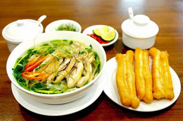 Hình ảnh tô phở đậm đà tại Phở Trường Giang (ảnh 1)