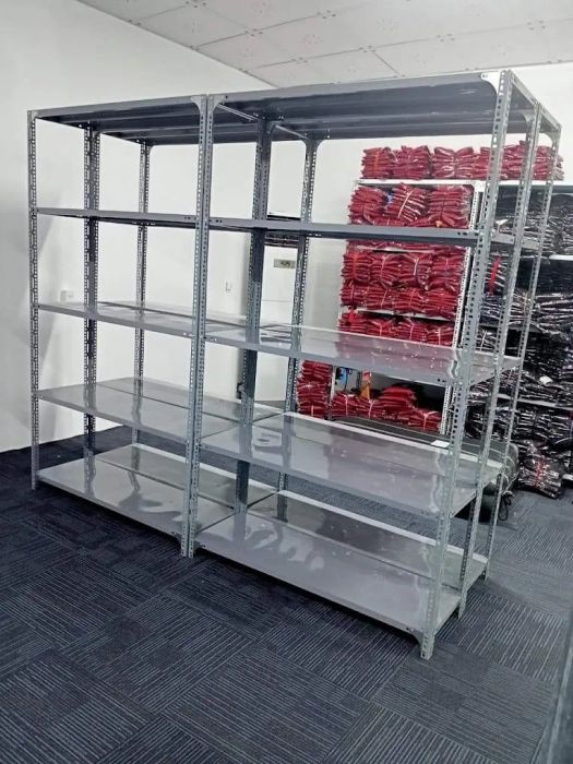Thi công kệ sắt V lỗ chuyên nghiệp bởi Nam Phát