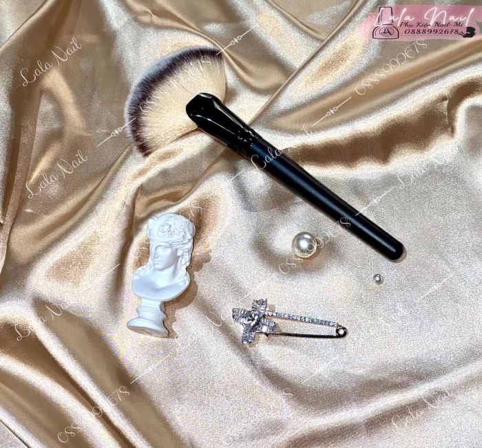 Không gian trưng bày hiện đại tại Lala Nail