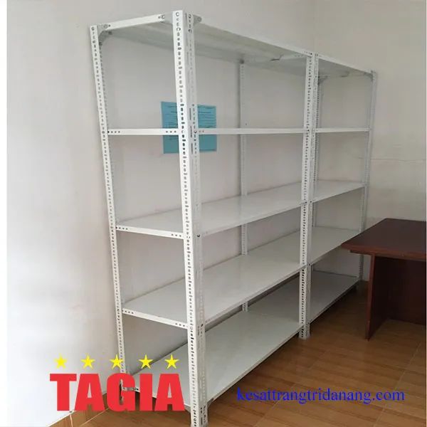Không gian lưu trữ sang trọng với kệ sắt TAGIA DECOR