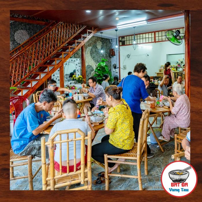 Phở Bát Đá Vũng Tàu ảnh 3 – bức tranh sống động khắc họa nét đẹp truyền thống cùng sự hấp dẫn khó quên trong từng muỗng phở.
