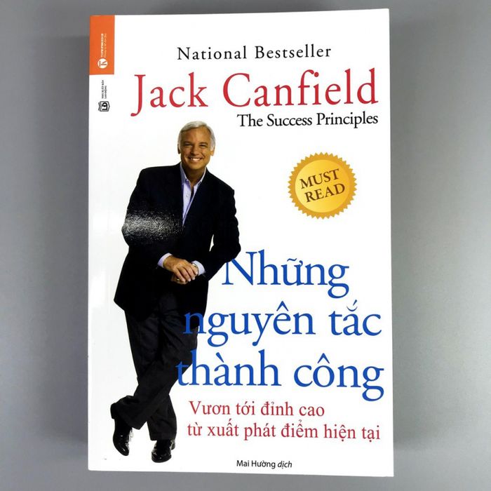 Bìa sách 'Những Nguyên Tắc Thành Công' - Thiết kế ấn tượng với thông điệp mạnh mẽ: thành công không phải đích đến mà là hành trình được xây bằng nguyên tắc vàng.