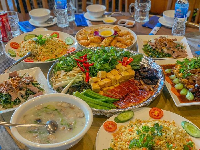 Không gian sang trọng tại Nhà Hàng Bình Phát
