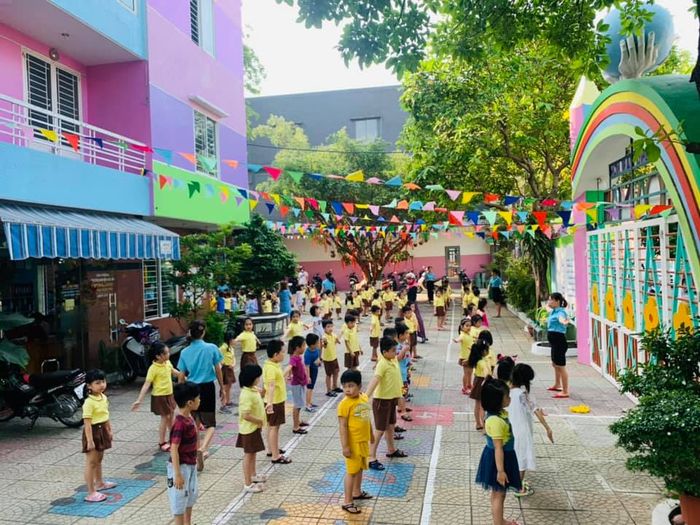 Khám phá không gian học tập đầy cảm hứng tại Trường Mầm Non Hoa Mai qua những hình ảnh chân thực nhất.