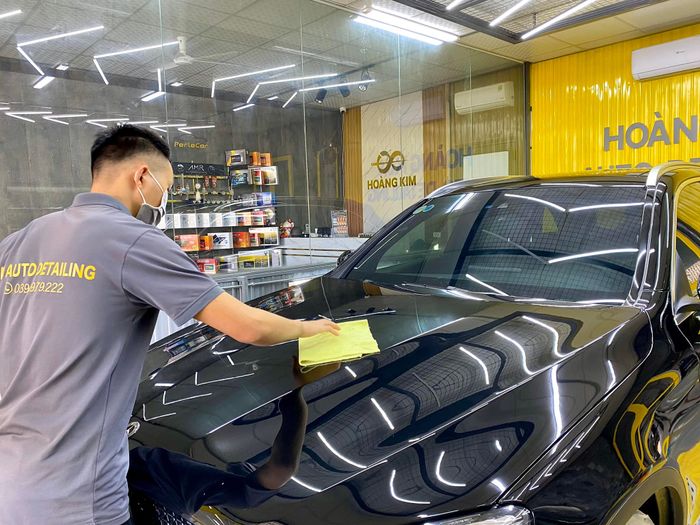 Không gian làm việc chuyên nghiệp tại Hoàng Kim Auto Detailing