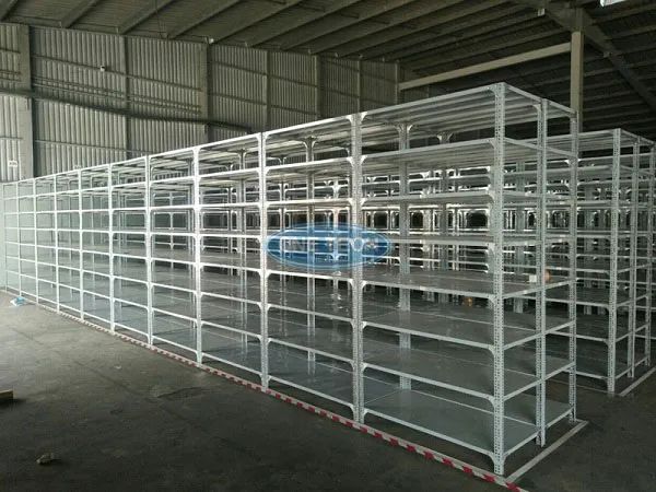 Không gian siêu thị hiện đại với giải pháp kệ sắt One Tech