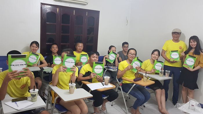 Hình ảnh lớp học tương tác tại Trung Tâm Ngoại Ngữ SDF