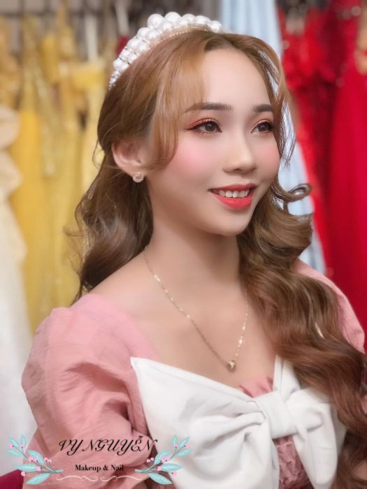 Áo cưới Vy Nguyễn - Dịch vụ trang điểm và tóc cưới đẹp mắt, mang lại nét duyên dáng cho cô dâu