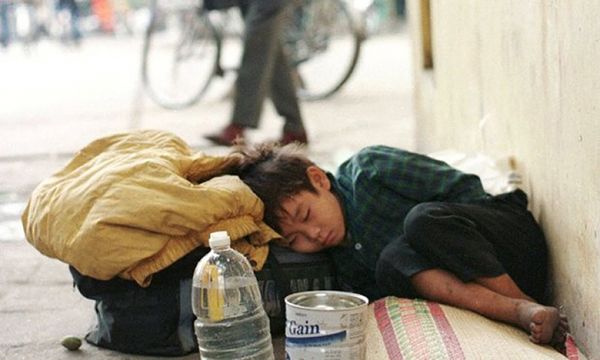 Hình ảnh cảm động về trẻ em được đón vào mái ấm tình thương (Nguồn: Internet)