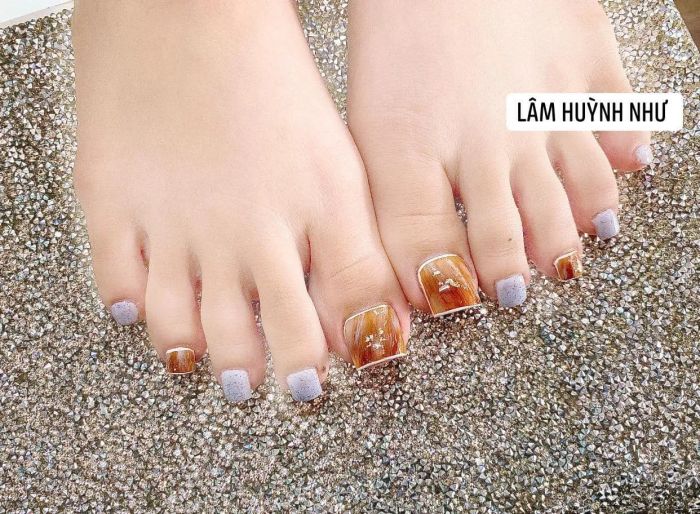 Học viên thực hành kỹ thuật nail chuyên nghiệp