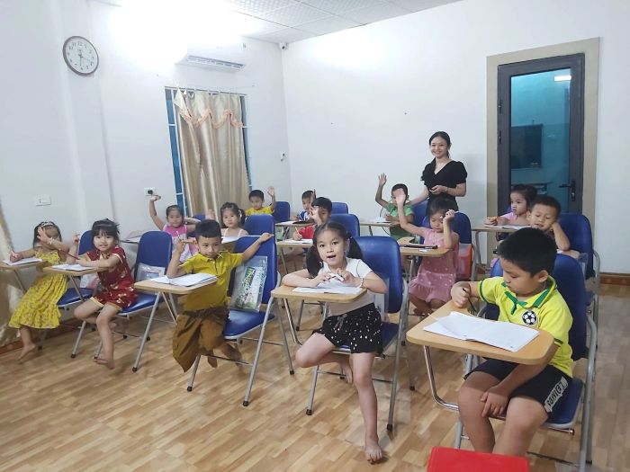 Hình ảnh lớp học luyện chữ tại Vinakids Hà Tĩnh