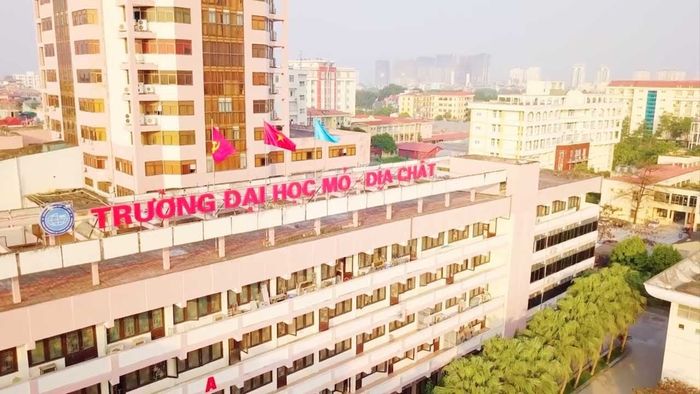 Góc nhìn toàn cảnh Đại học Mỏ - Địa chất