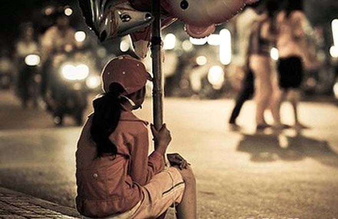 Hình ảnh xúc động về trẻ em được đón vào mái ấm tình thương (Nguồn: Internet)