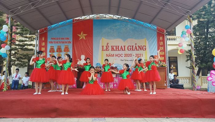Hình ảnh Trường Tiểu học Thị trấn Vĩnh Tường - Cơ sở vật chất khang trang, hiện đại