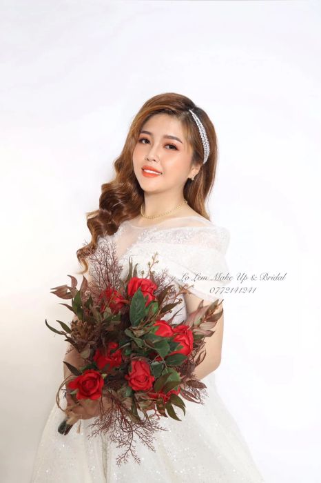 Lọ Lem Bridal & Make Up - Ảnh 2: Nâng tầm vẻ đẹp tự nhiên cho cô dâu