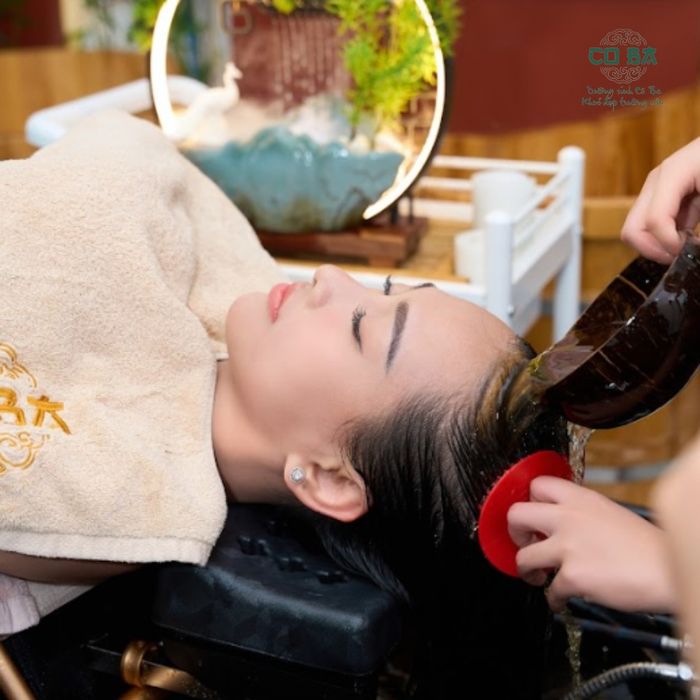 Góc nhìn chân thực về quy trình chăm sóc tóc tại Dưỡng Sinh Cô Ba