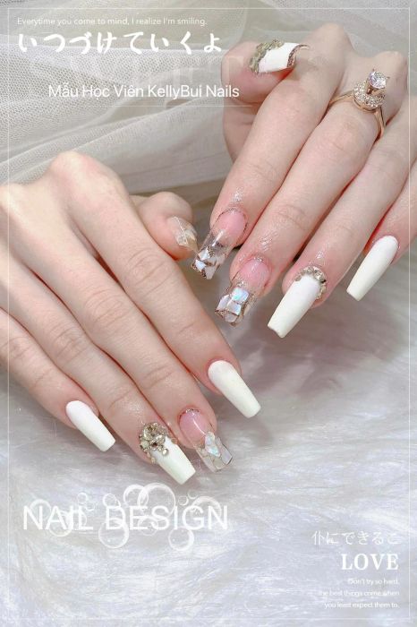 Không gian học tập hiện đại tại Kelly Bùi Nails