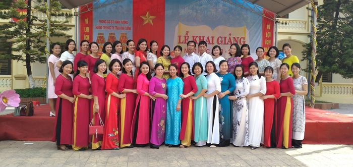 Không gian xanh mát và các hoạt động ngoại khóa bổ ích tại Trường Tiểu học Thị trấn Vĩnh Tường