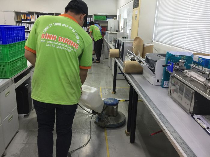 Hình ảnh minh họa dịch vụ chuyên nghiệp của Công Ty Vệ Sinh Bình Dương