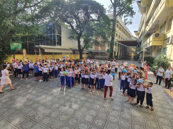 Giờ học ngoại khóa đầy hứng khởi tại Trường Tiểu học Nguyễn Bỉnh Khiêm